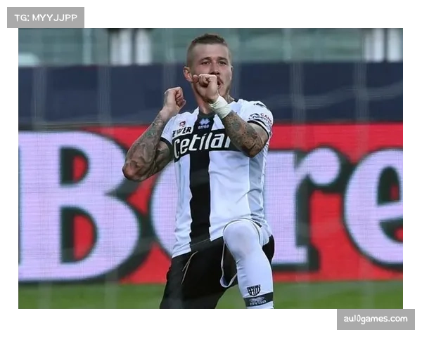 特写:在蒙扎主场,38岁的帕齐尼打入了个人职业生涯最后一球 特写:在蒙扎主场,38岁的帕齐尼打入了个人职业生涯最后一球